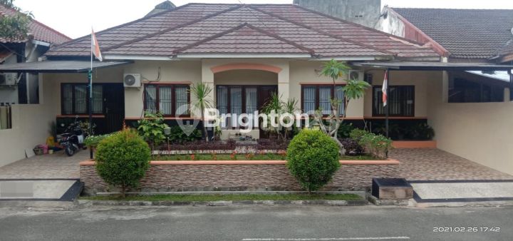 RUMAH ASRI DENGAN LUAS TANAH BESAR LOKASI TENGAH KOTA DALAM PERUMAHAN WIKA AMAN NYAMAN HARGA NEGO