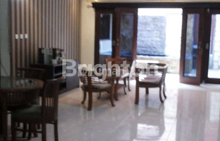 DIJUAL RUMAH SEMIFURNISH DAERAH TENGAH KOTA BERNUANSA MINIMALIS LOKASI DALAM PERUMAHAN WIKA AMAN NYAMAN HARGA NEGO