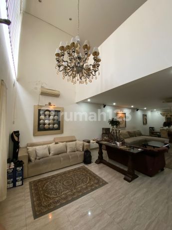 For sale, a move-in ready house on Jl. Prapanca, Taman Brawijaya, neat and equipped with a swimming pool.