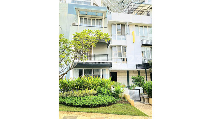 Rumah 4 Lantai Di Springhill Golf Residence, Kemayoran Rumah 4 Lantai Di Springhill Golf Residence, Kemayoran