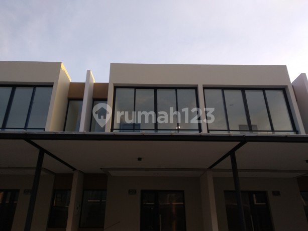 Rumah 2 Lantai, Cluster Dallas Pik 2 Tangerang Banten