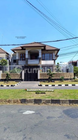Rumah Mewah Terawat 2 Lantai Di Boulevard Puncak Dieng, Malang Rumah Mewah Terawat 2 Lantai Di Boulevard Puncak Dieng, Malang