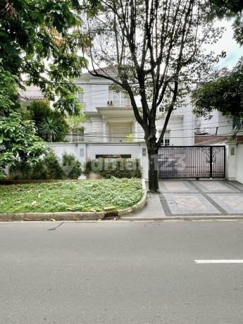 Rumah Classic di Brawijaya Kebayoran Baru