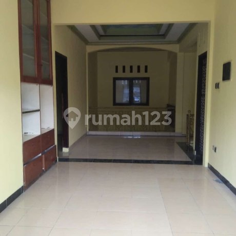 rumah mewah lingkungan aman nyaman di taman laguna cibubur