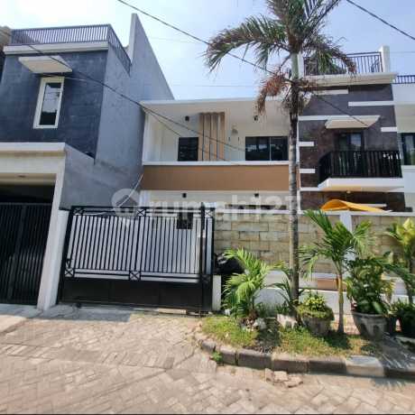 Dijual Rumah Wiyung Babatan Pratama 2 Lantai Minimalis