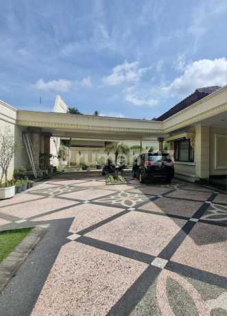 For Sale Luxury House on Jemur Andayani Main Road Surabaya, Suitable for Commercial Use