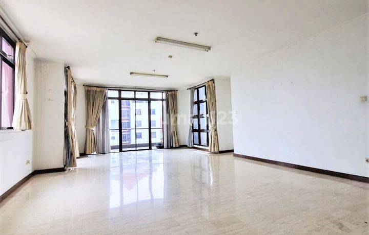 Apartemen Midtown Emerald 194m2, 3 Br, Cilandak Jakarta Selatan