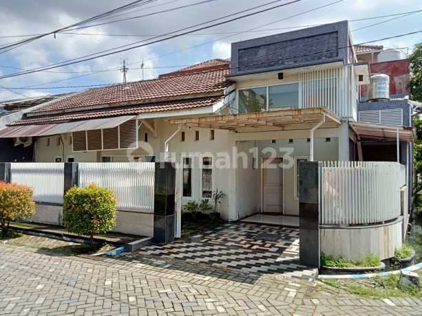 Rumah Hook 1,5 Lantai Wisma Tropodo Waru Sidoarjo