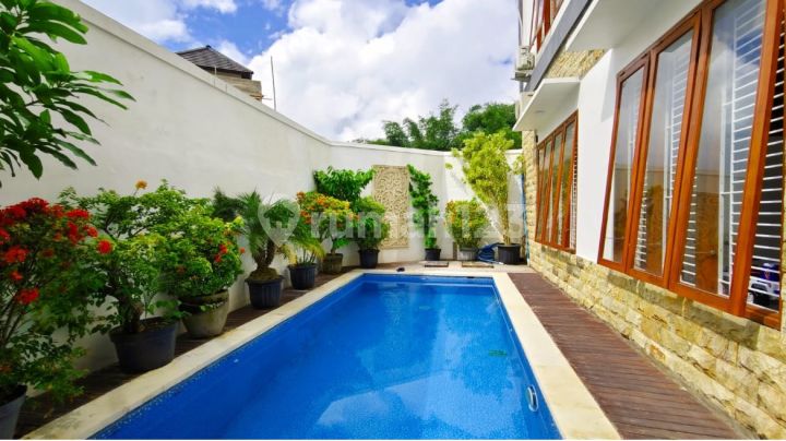 Rumah Semi Villa di Perumahan Cluster Taman Griya Jimbaran