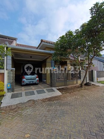 Modern Minimalist Design House in Puri Kartika Asri, Malang