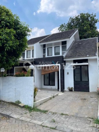 Minimalist House in Green Hills Estate Housing Complex, Ciputat, South Tangerang City