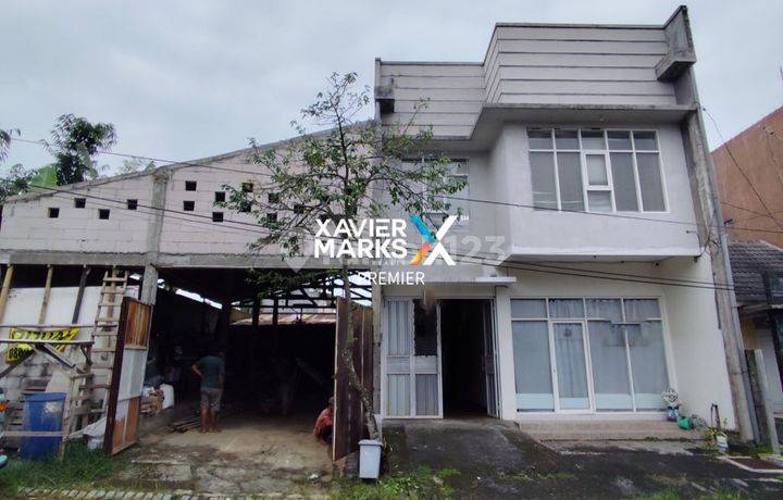 Rumah 2 Kavling Kondisi Baik di Oma View, Cemorokandang Malang
