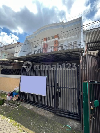 Dijual Rumah 2 lantai Siap Huni di Kompleks Lily, Panakkukang - Makassar Dijual Rumah 2 lantai Siap Huni di Kompleks Lily, Panakkukang - Makassar