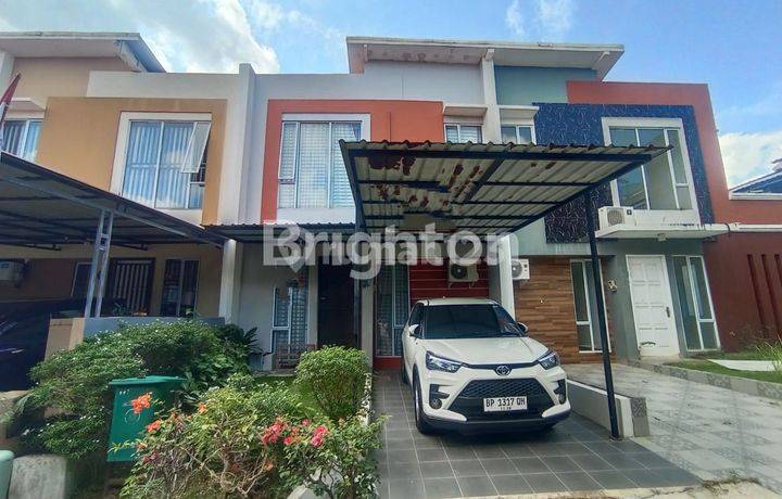 RUMAH CANTIK BEVERLY GREEN 2 LANTAI 