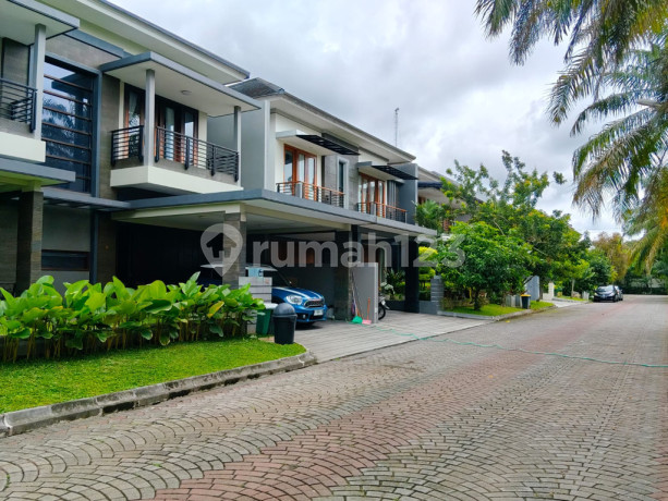 Modern Minimalist Luxury House in the Elite Housing Complex of Bale Hinggil Residence, Jl. Kaliurang KM 8.5 Ngaglik, Sleman, Yogyakarta