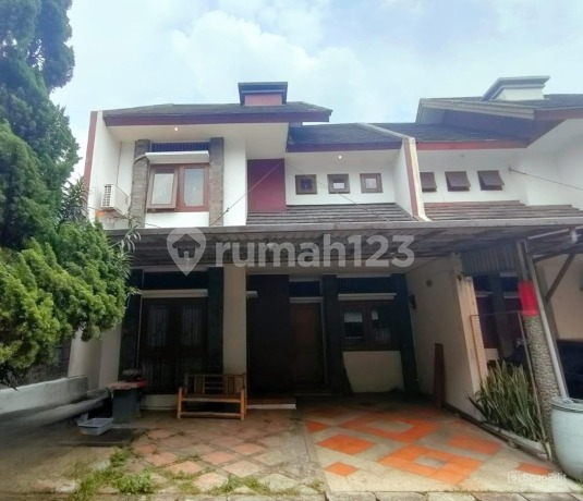 Rumah 2 Lantai Dalam Kota Strtaegis di Cikutra Bandung