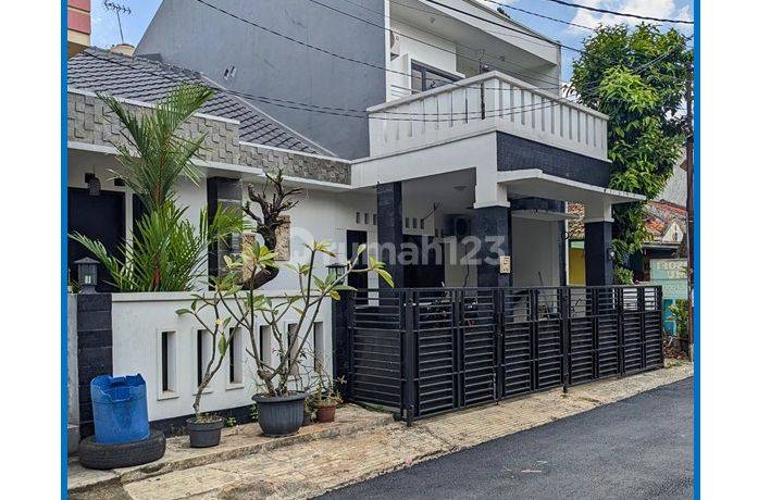 Rumah Bagus 2 Lantai Semi Furnished SHM di Perumahan Bumi Eraska, Jatisampurna, Bekasi.