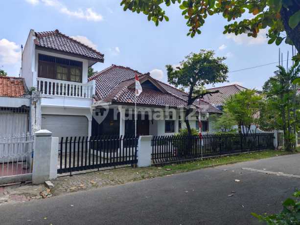 Special Price for Classic House with SHM in PLN Klender Complex, East Jakarta
