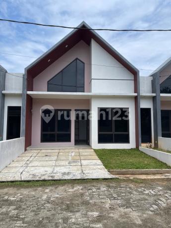 Tumah Siap Huni Dijual di Cluster Royal Emerald, Cimuning
