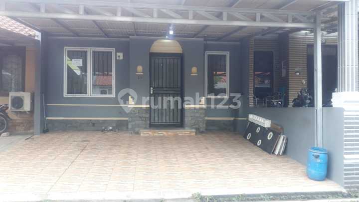 For sale, house in Taman Ubud Loka Lippo Karawaci, can park 2 cars, strategic location.