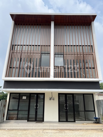 Ruko Pinggir Jalan 2 Lantai Ruko Pinggir Jalan 2 Lantai