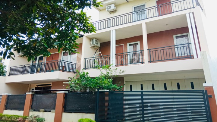 Nice Corner House in Grand Sentul Cluster, West Facing