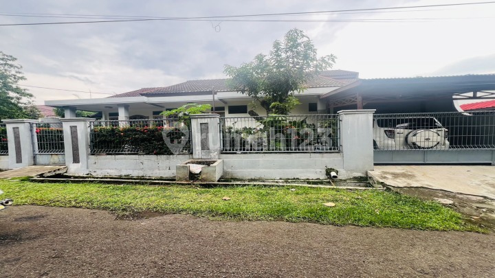  Rumah Hoek Unfurnished  Bagus Di Cimanggu Permai Tanah Sareal
