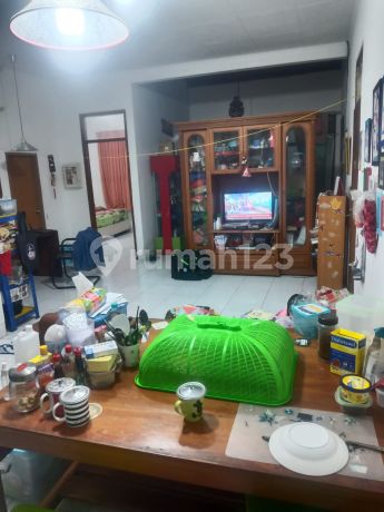 Rumah butuh renov hadap Selatan di Dian Permai