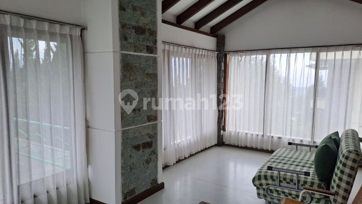 Jual Rumah Villa 2 Lt + mezanine di Villa Istana Bunga Jual Rumah Villa 2 Lt + mezanine di Villa Istana Bunga