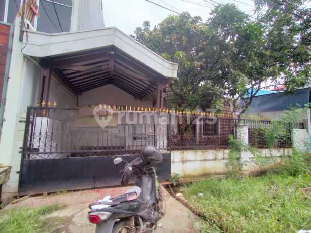 Old House Land Counts for Business on the Highway