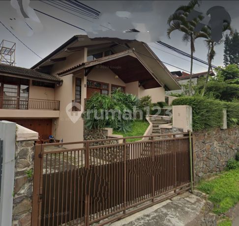 Rumah Taman Luas di Gegerkalong Sayap Setiabudi Kota Bandung