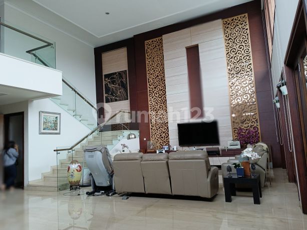 Rumah Modern Minimalis Setra Sari Indah di Bandung Rumah Modern Minimalis Setra Sari Indah di Bandung