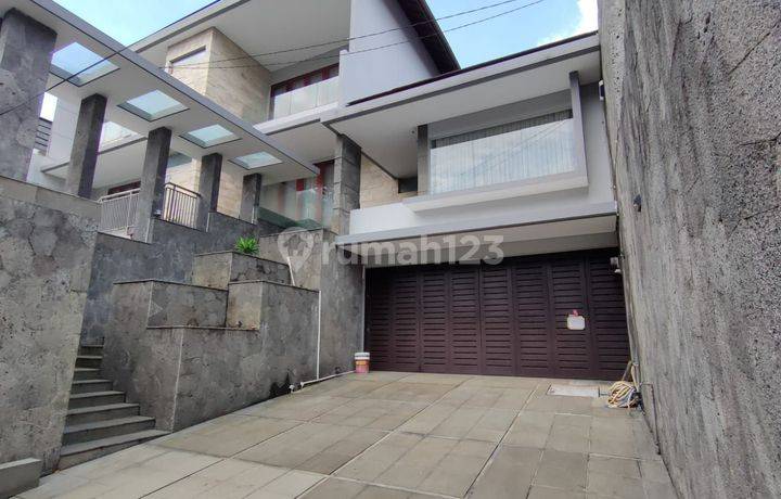 Rumah mewah minimalis modern di Setra sari kulon 