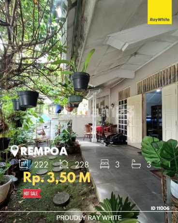 Rumah Lama Terawat Di Taman Rempoa Indah