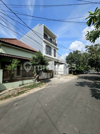 Fully Renovated 2-Story House in Bona Indah Complex, Lebak Bulus