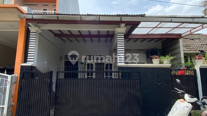Dijual Rumah Komplek Bumi Rinjani 2 Lantai, Luas Bangunan 100M2, Kamar Tidur 3, SHM, bisa KPR, Taman Bumyagara Mustikajaya