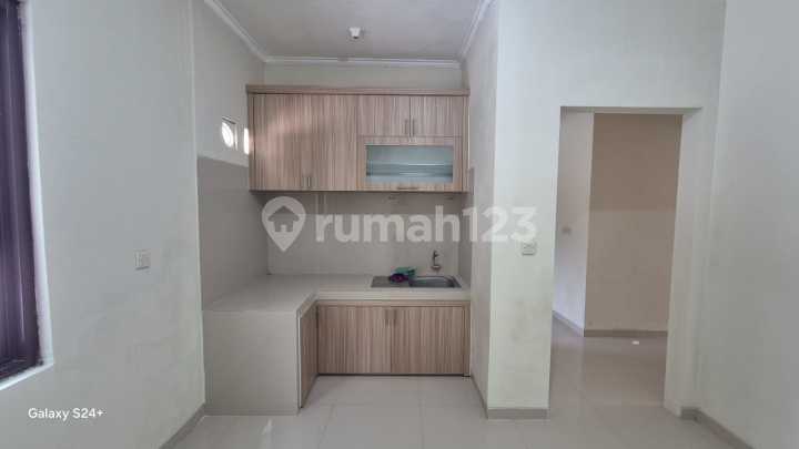 Dijual Rumah Baru 1 Lantai, 4 Kamar Tidur, Luas 280m2 Siap Huni, 4KM dari Karawang Central Plaza dan Resinda Park Mall Karawang Dijual Rumah Baru 1 Lantai, 4 Kamar Tidur, Luas 280m2 Siap Huni, 4KM dari Karawang Central Plaza dan Resinda Park Mall Karawang