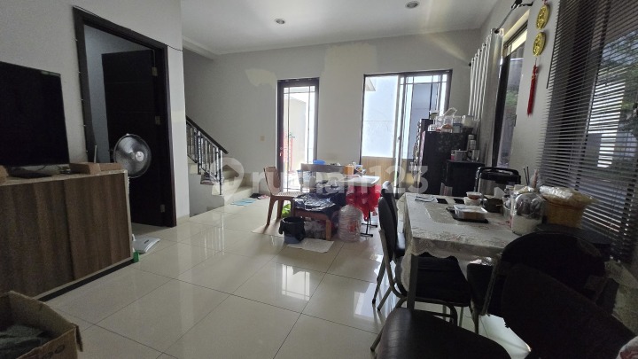 Rumah Green Lake City 2 Lantai 198m² , Shm, Bagus