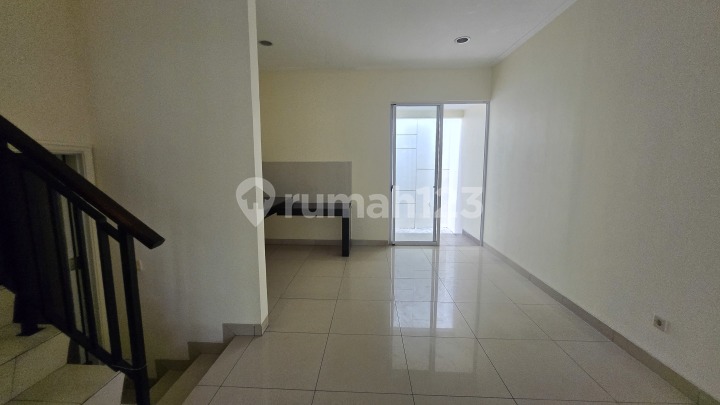 Rumah 2 Lantai Green Lake City 6x15m², Bagus, Shm Rumah 2 Lantai Green Lake City 6x15m², Bagus, Shm