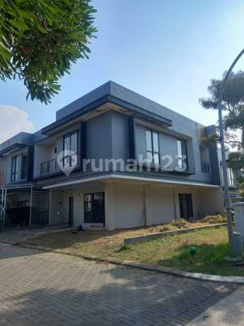 Rumah hoek 4 KT. Kingspoint Residence dekat Summarecon Bekasi.