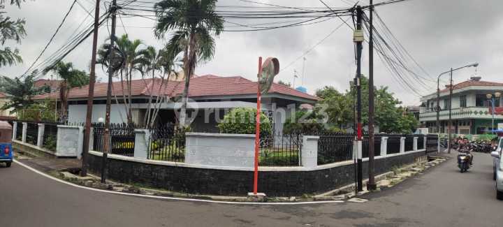 Rumah Berhalaman Luas Depan Samping & Belakang Posisi Hook Dalam Komplek Di Rawamangun, Jakarta Timur Dijual Rumah Berhalaman Luas Depan Samping & Belakang Posisi Hook Dalam Komplek Di Rawamangun, Jakarta Timur Dijual
