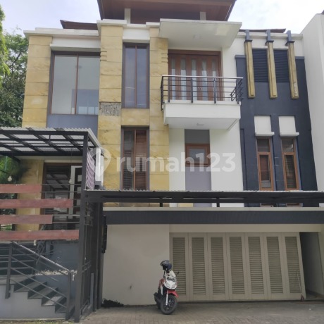 Rumah townhouse sangat lux dan mewah Rumah townhouse sangat lux dan mewah