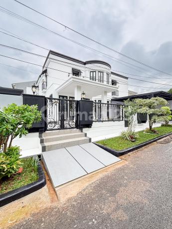 Brand New House, Design Modern Classic dengan Kolam Renangdalam Komplek