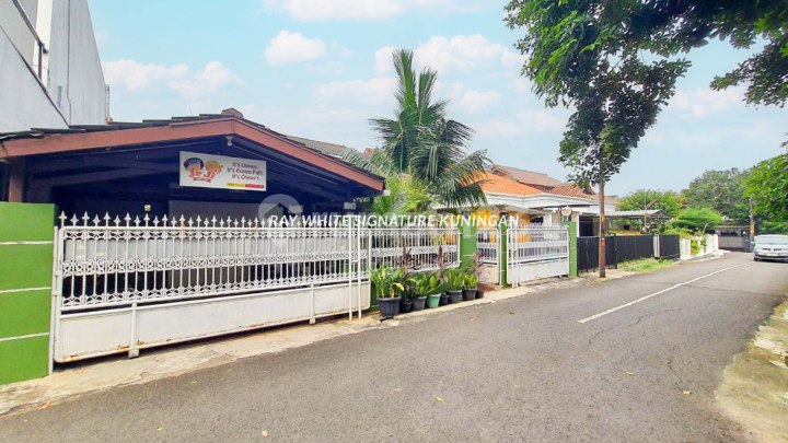 Rumah Lama Terawat 1,5 Lantai di Komplek Elang Malindo