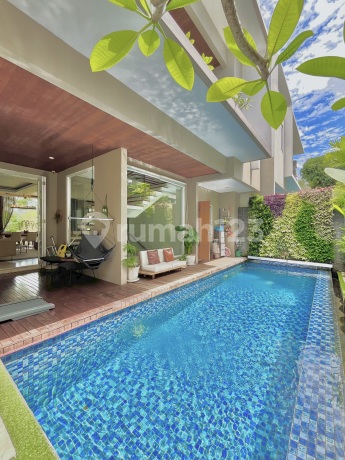 Dijual Rumah Modern Tropis dalam Townhouse 436 m² di Kemang, Jakarta Selatan – LT 200 m², One Gate Security, Roof Top, Fully Furnished, Harga 9,5 M Nego Dijual Rumah Modern Tropis dalam Townhouse 436 m² di Kemang, Jakarta Selatan – LT 200 m², One Gate Security, Roof Top, Fully Furnished, Harga 9,5 M Nego