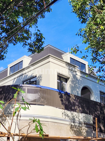 Pondok Indah Rumah Mewah! Dijual Property Rumah Hunian Cantik Mewah American Classic Siap Huni Semi Furnished di Dalam Perumahan Area Premium Elit di Pondok Indah, Jakarta Selatan