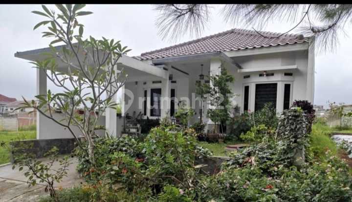 Dijual Rumah 1 Lantai Bagus. Lingkungan Hijau. Ada Halaman Belajang. Komplek Graha Puspa Lembang. Bandung . Jawa Barat. Dijual Rumah 1 Lantai Bagus. Lingkungan Hijau. Ada Halaman Belajang. Komplek Graha Puspa Lembang. Bandung . Jawa Barat.