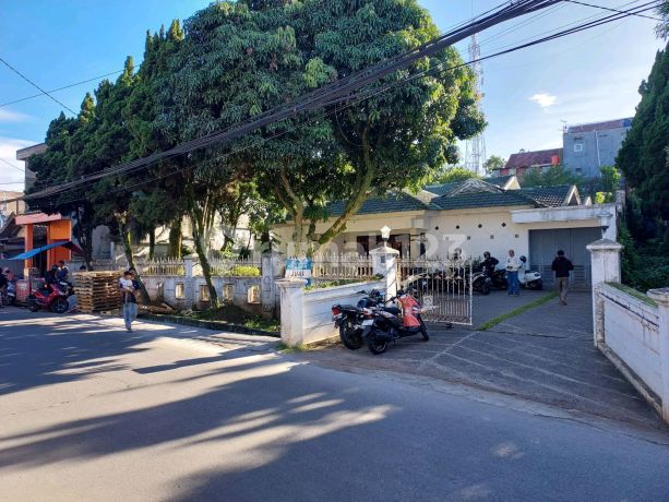 Dijual Rumah Besar 1 Lantai. Jalan Villa Bandung Indah. Cileunyi. Bandung Timur. Bandung. Luas Tanah 1000 M2. Dijual Rumah Besar 1 Lantai. Jalan Villa Bandung Indah. Cileunyi. Bandung Timur. Bandung. Luas Tanah 1000 M2.