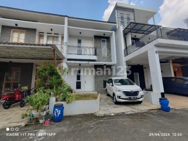 Dijual Cepat Rumah Bagus, 2 Lantai di Komplek Perumahan Bungur Residence Harjamukti Depok Dijual Cepat Rumah Bagus, 2 Lantai di Komplek Perumahan Bungur Residence Harjamukti Depok