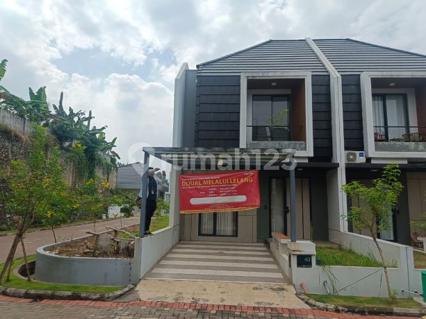 For Quick Sale, Nice House with SHM 2 Floors in Garden At Candi Sawangan Complex, Depok